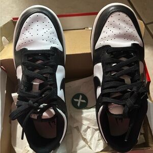 Black and white Dunks great condition only worn twice. Size 7